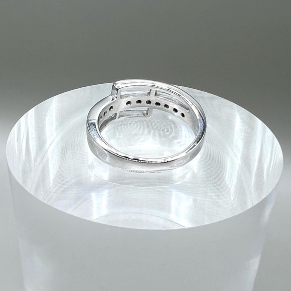 NWOT lia sophia “Splendid” Sz 7 ring, CZ wt. 0.22ct. Polished silver tone - Picture 6 of 6